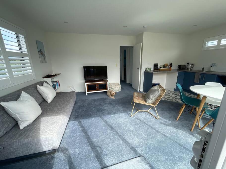 The Blue Beach House Mangawhai Esterno foto